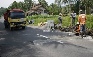 Jalan Rusak, Bupati Kulonprogo Minta Maaf