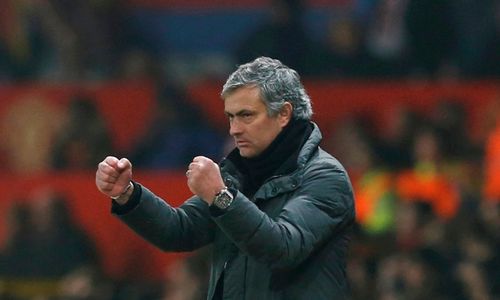 Latih Chelsea, Mourinho Ganti Clipboard dengan iPad