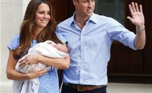 KATE MIDDLETON MELAHIRKAN : Tinggalkan Rumah Sakit, Pasangan Cambridge Perlihatkan Sang Bayi