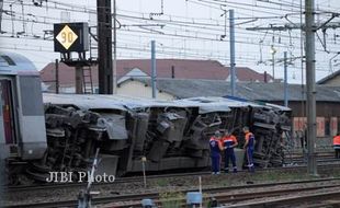 KECELAKAAN KERETA PERANCIS : KA Tergelincir, 7 Orang Tewas