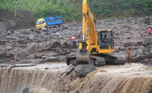 Dongkrak PAD, Pemkab Lumajang Berlakukan Pajak Pasir Elektronik