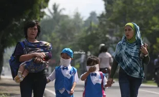 MERAPI BERGEMURUH : Sleman Pantau Fasilitas Barak Pengungsi