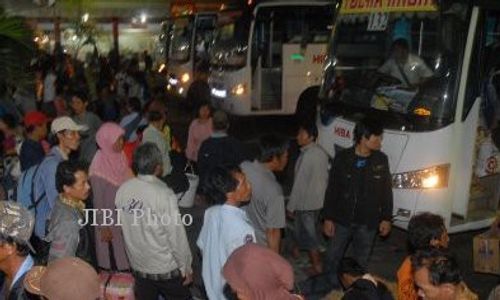  MUDIK  LEBARAN 2013 : Bus Mudik Gratis Diterima di Terminal Krisak Wonogiri