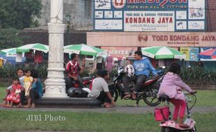  NGABUBURIT DI ALUN-ALUN KLATEN