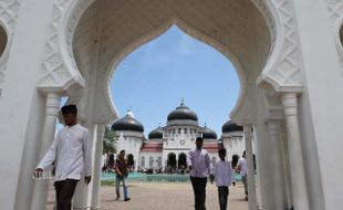 NGABUBURIT DI MASJID RAYA