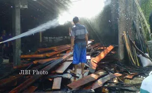 OVEN KAYU TERBAKAR : Salah Tata Kayu, Oven Terbakar