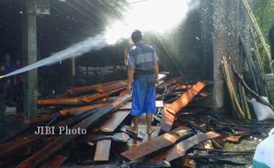  OVEN KAYU TERBAKAR