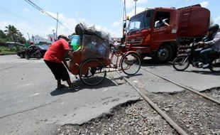 MUDIK LEBARAN 2013 : 312 Perlintasan Kereta Api Tak Dijaga 