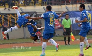 ISL 2013 : Ditahan Mitra Kukar 0-0, Persib Batal Geser Arema