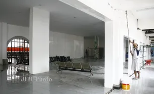 RENOVASI RUANG TUNGGU STASIUN