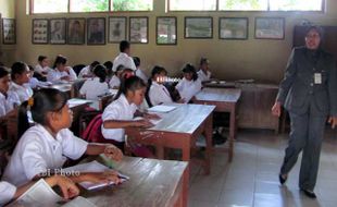 Sekolah di Kota Jogja Dilarang Jualan Buku dan Seragam