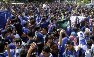 INDONESIA ALL STARS Vs CHELSEA : Penonton Berdatangan, GBK Membiru