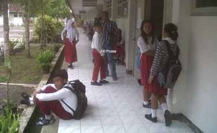 SEKOLAH KEKURANGAN SISWA : Demi Penuhi Kuota, SMP Pinggiran Tiadakan Batas Waktu Pendaftaran