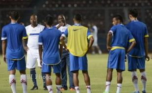 INDONESIA ALL STARS Vs CHELSEA : Indonesia Janji Menekan