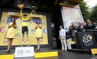 TOUR DE FRANCE : Chris Froome Rebut Jaket Kuning