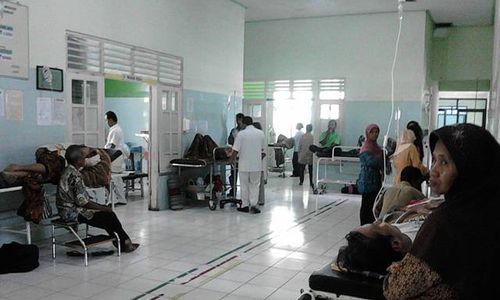 KELEBIHAN PASIEN : Overload, 20 Pasien Ngendon di IGD RSUD Karanganyar