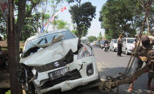 KECELAKAAN BOYOLALI : Diduga Sopir Mengantuk, Ertiga Tabrak Tembok Bengkel