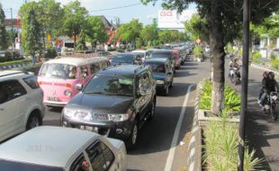 LEBARAN 2013 : Abaikan Traffic Light, Polisi Klaten Rekayasa Lalin Jalan Jogja-Solo