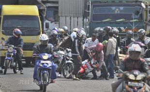  MUDIK LEBARAN 2013 : Kasus Kecelakaan Arus Mudik 2013 Turun 33 Persen