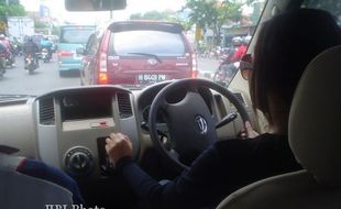 MUDIK LEBARAN 2013 : Arus Balik Pemudik Bermobil Mulai Ramai Melintasi Cirebon