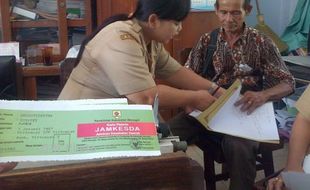  PELAYANAN KESEHATAN  :  Anggaran Jamkesda 2013 Terserap 50 Persen