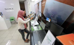 RUPIAH MELEMAH : Pedagang Gadget dan Komputer di Solo Kelimpungan