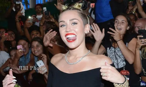 MTV VIDEO MUSIC AWARDS : Tampil Liar, Miley Cyrus Merasa Tak Bersalah 