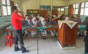 SOLOPOS GOES TO SCHOOL : Pelajar Antusias Menimba Pengetahuan Jurnalistik 