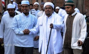 ISIS DI INDONESIA : Larang Dukung ISIS, FPI: Mereka Bunuh Sesama Muslim