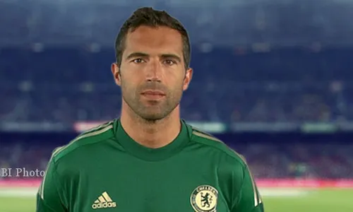 KIPER CHELSEA: Hilario Perpanjang Kontrak Setahun 