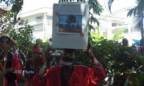 PERTEMUAN TOILET DUNIA : 800 Siswa SD Ramaikan Karnaval Toilet Dunia