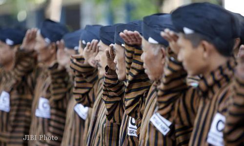 LEBARAN 2015 : Sambut Pemudik, Jukir Wajib Pakai Lurik dan Belangkon