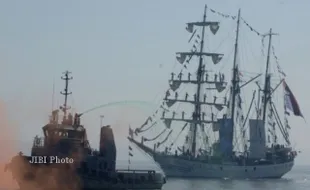 Terjebak Badai di Samudera Hindia, KRI Dewaruci Patah Tiang