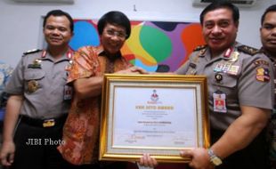 PENEMBAKAN POLISI : Ipda Kus Hendratna Dianugerahi Kak Seto Award