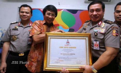 PENEMBAKAN POLISI : Ipda Kus Hendratna Dianugerahi Kak Seto Award