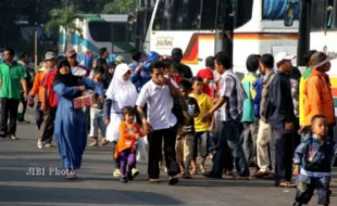 MUDIK LEBARAN 2013 : Pemudik Kembali ke Jakarta, Pulo Gadung Siaga