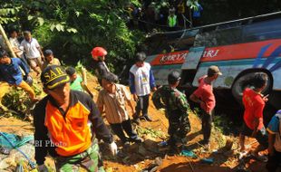 KECELAKAAN BANYUMAS : Korban Tewas Jadi 12 Orang