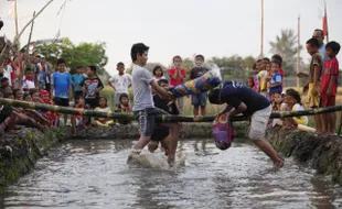 LOMBA PUKUL BANTAL