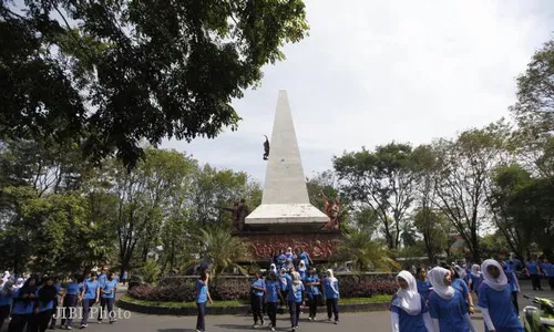 TINGGALKAN MONUMEN