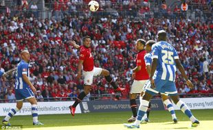 COMMUNITY SHIELD 2013: Van Persie Bawa United Unggul 1-0 di Babak Pertama 