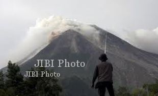 AKTIVITAS GUNUNG MERAPI : Sering Terjadi Embusan, BPPTKG Belum Akan Revisi Peta KRB