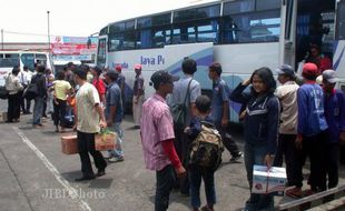  MUDIK LEBARAN 2013 : Jumlah Pemudik Bus Anjlok