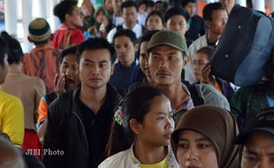 MUDIK LEBARAN 2013 : Arus Mudik Memuncak, Antrean Mengular di Merak-Bakauheni