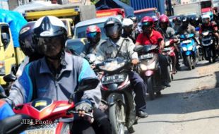 MUDIK LEBARAN 2013 : Pemudik Bermotor Padati Jalur Pantura