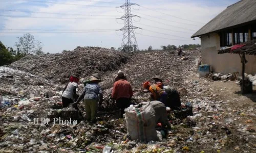  LEBARAN 2013 :  Volume Sampah di Sukoharjo Meningkat 20%