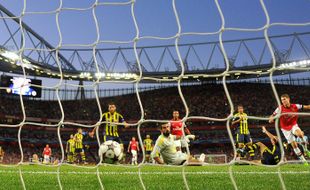 LIGA CHAMPIONS 2013/2014 : Dua Gol Ramsey Loloskan Arsenal ke Fase Grup