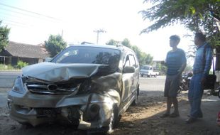 KECELAKAAN KARANGANYAR : Mobil Pemudik Tabrakan di Jalan Solo-Sragen, 1 Luka