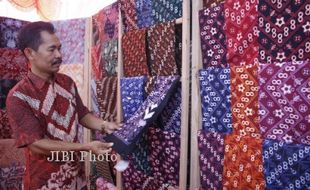 Promosikan Batik Geblek Renteng, Pemkab Gunakan Situs Belanja Online