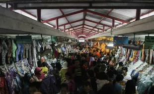 LEBARAN 2013 : Pedagang Pasar Beringharjo Raup Untung Lebaran