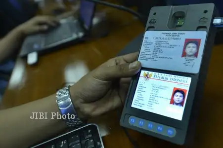 E-KTP : 2014, Card Reader E-KTP Ditarget Masuk Kelurahan - Espos.id